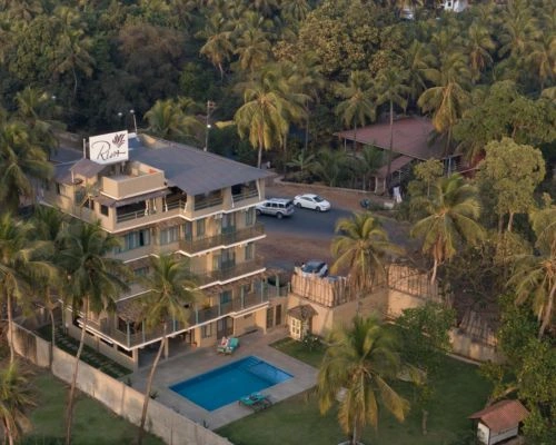 Luxury 8bhk villa with pool & lawn villa in Siolim