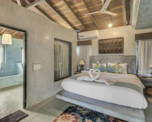 Luxury 8bhk villa with pool & lawn villa in Siolim