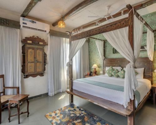 Luxury 8bhk villa with pool & lawn villa in Siolim