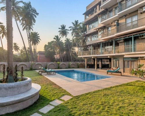 Luxury 8bhk villa with pool & lawn villa in Siolim