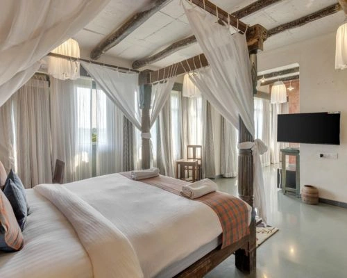 Luxury 8bhk villa with pool & lawn villa in Siolim